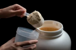 زمان و نحوه مصرف پروتئین وی ایزوله فواید و طریقه مصرف وی ایزوله-فراتن